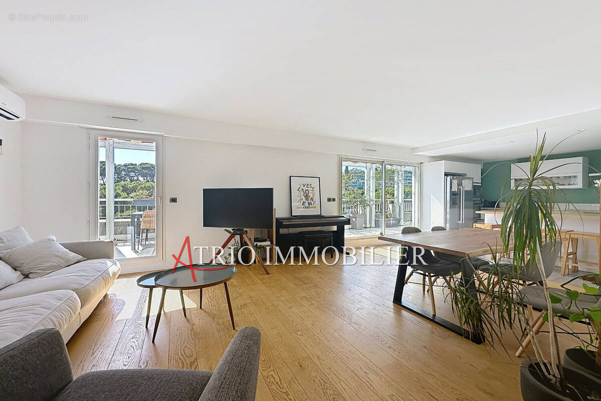 Appartement à SAINT-LAURENT-DU-VAR