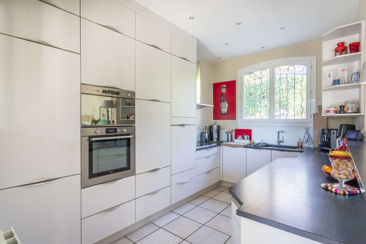 Maison à SIMIANE-COLLONGUE