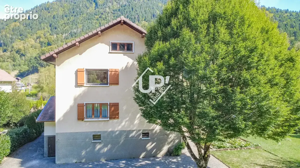 Maison avec deux appartements et terrain plat - photo 2