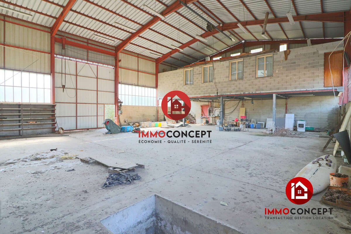 Commerce à LAUDUN-L&#039;ARDOISE