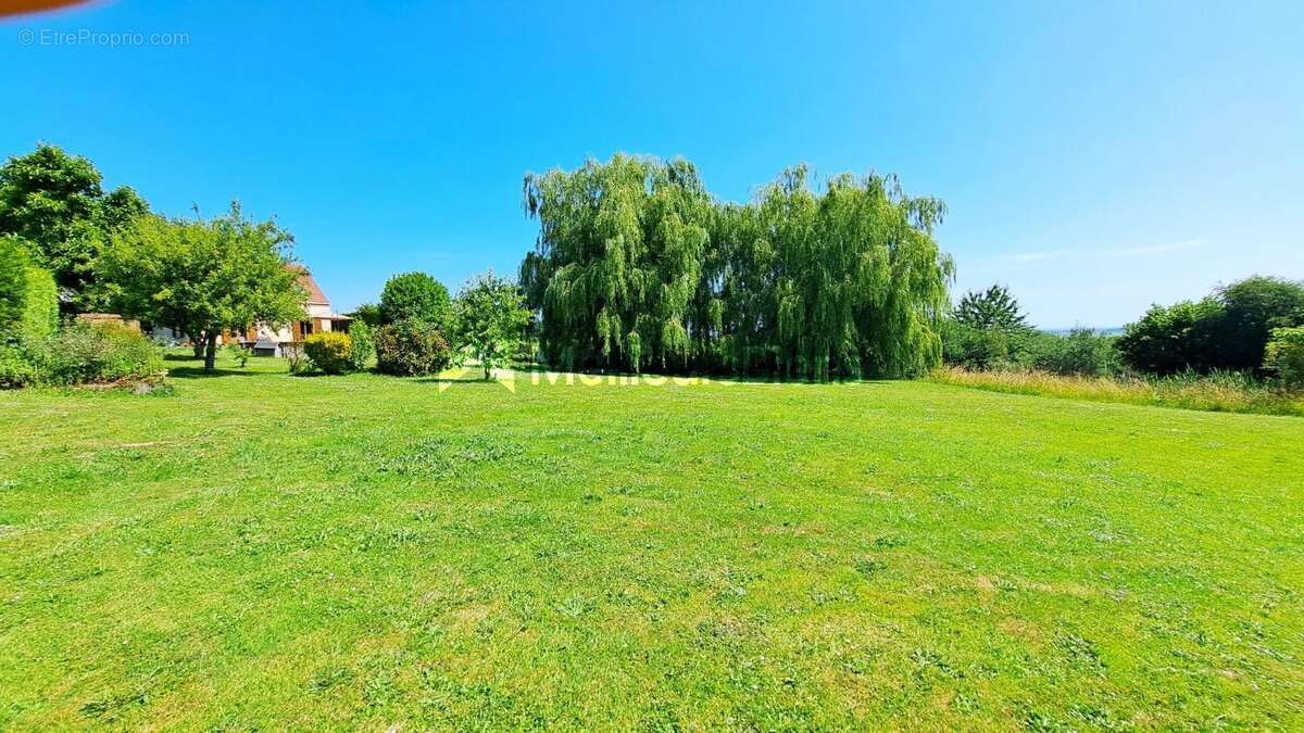 Maison à MONTJAVOULT