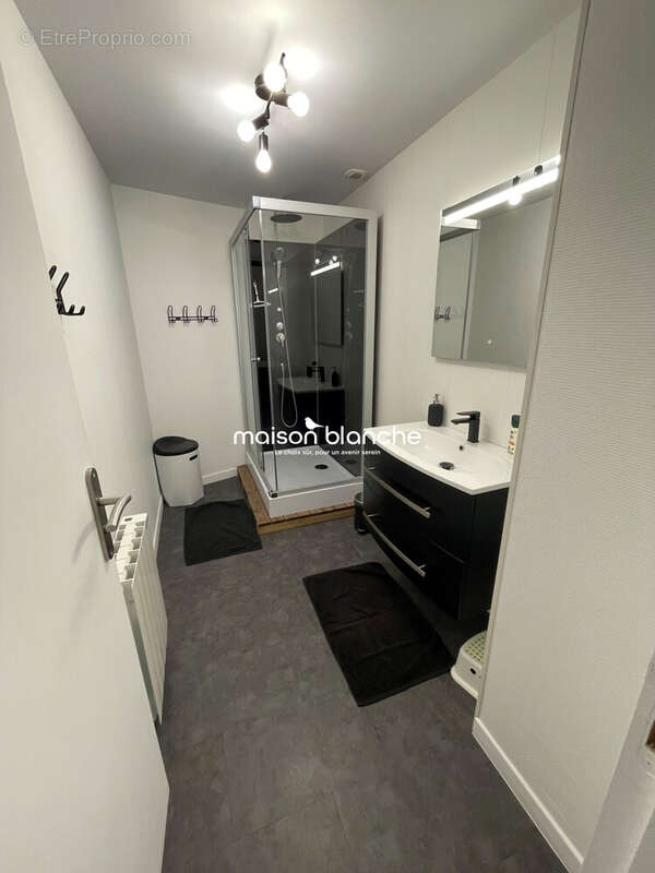 Appartement à BOUCHEMAINE