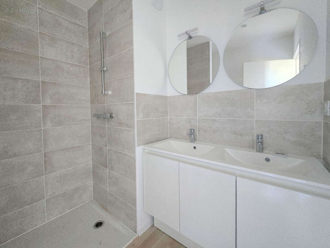 Appartement à AVRILLE