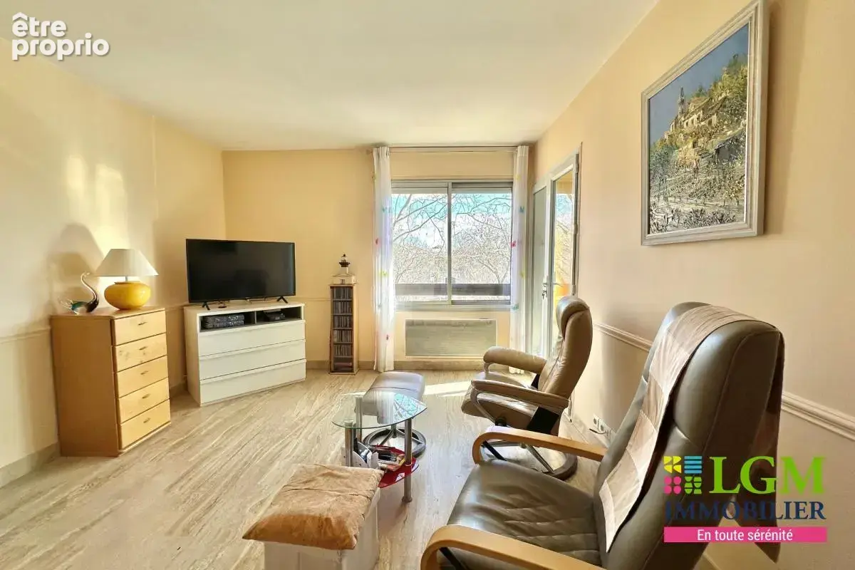 NÎMES - Appartement avec garage Quai de la Fontaine - photo 6
