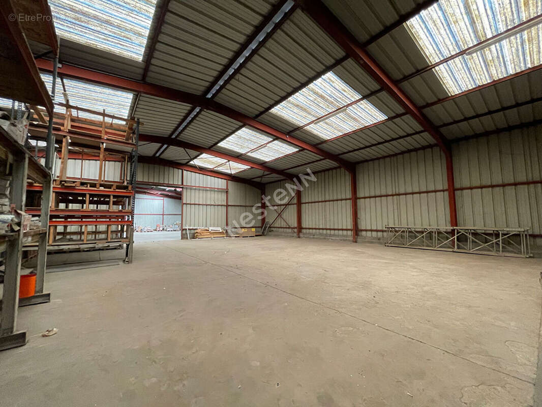 A vendre  Betting : Cellule commerciale 200m² - photo 6