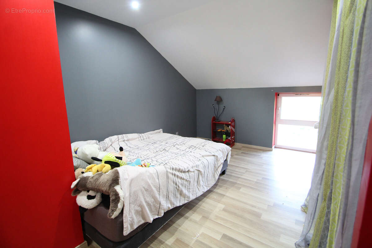 Maison à MONTAIGU-LE-BLIN