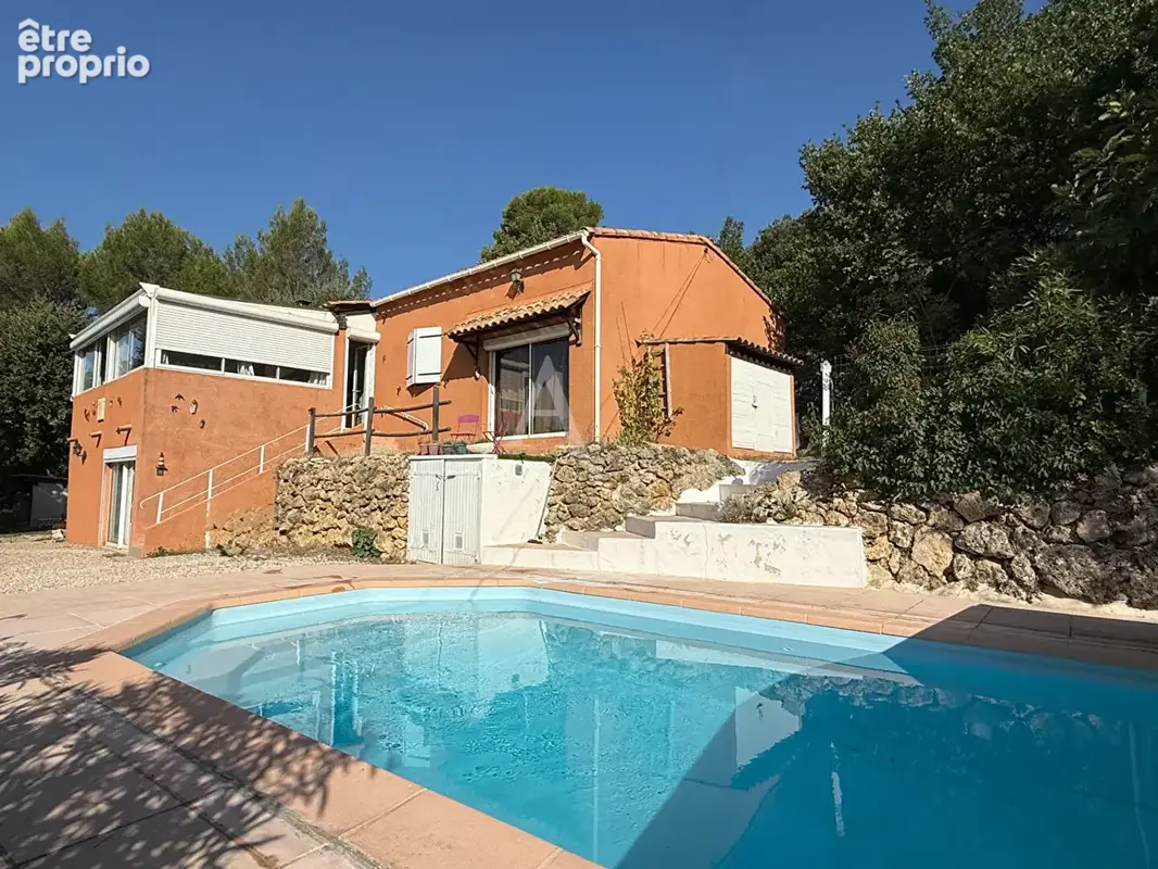 Villa varages de 106m2 au calme sur terrain de 2525m2 et piscine - photo 1