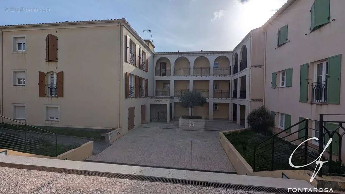 Appartement à ROQUEBRUNE-SUR-ARGENS