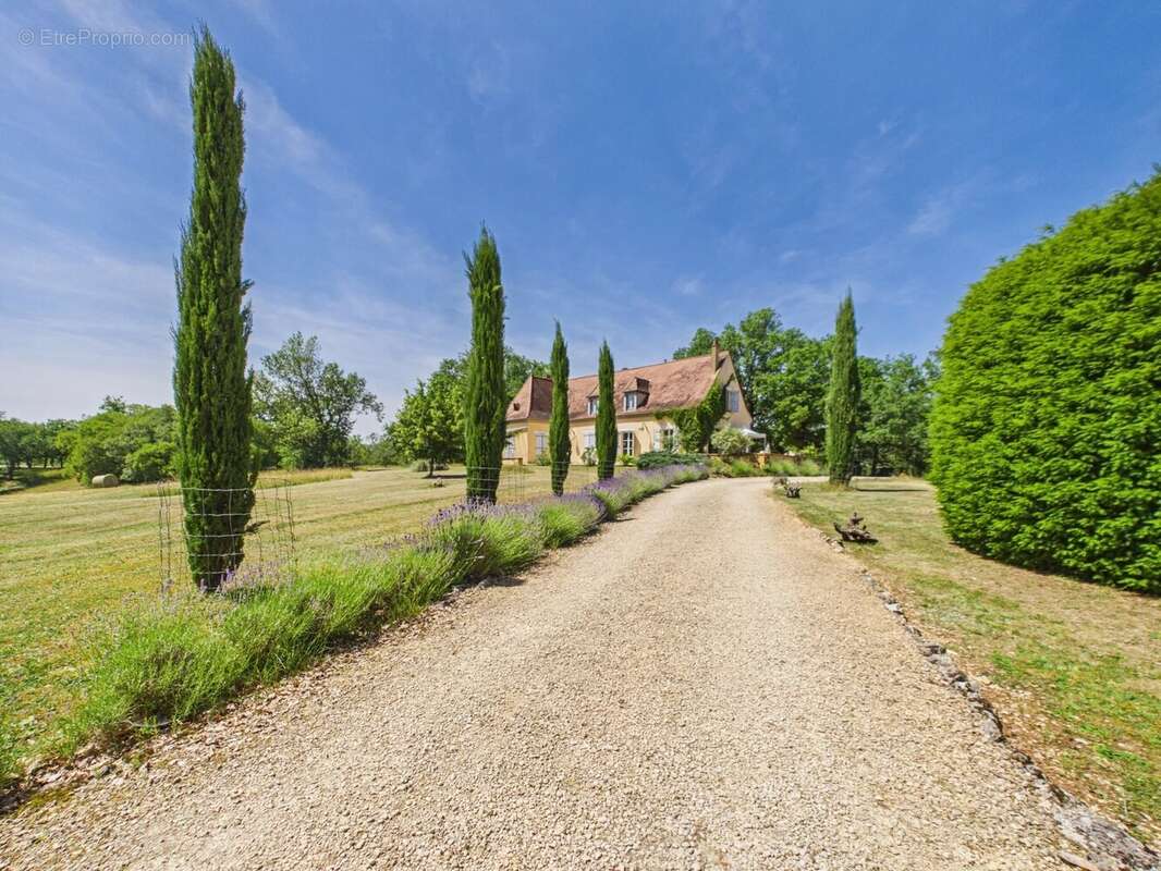 Propriété de caractère avec maison principale, annexes et piscine sur plus de 4,7 ha - photo 14