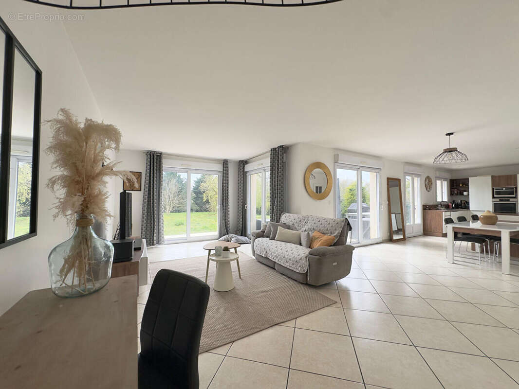 Maison à CRECY-LA-CHAPELLE