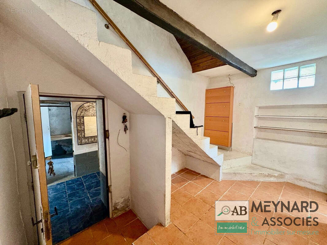 A vendre à MAUPERTHUIS Briarde de 97.81 m2 rénovée en partie avec ses dépendances sur 280 m2 terrain . - photo 8