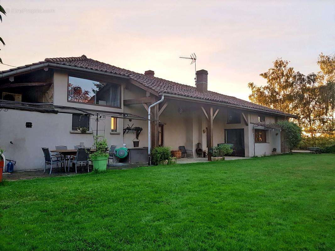 Maison à CHANOZ-CHATENAY
