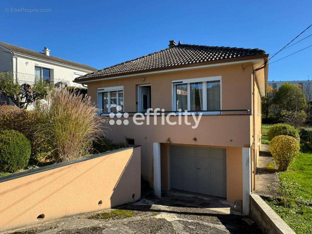 Maison à LA MONNERIE-LE-MONTEL