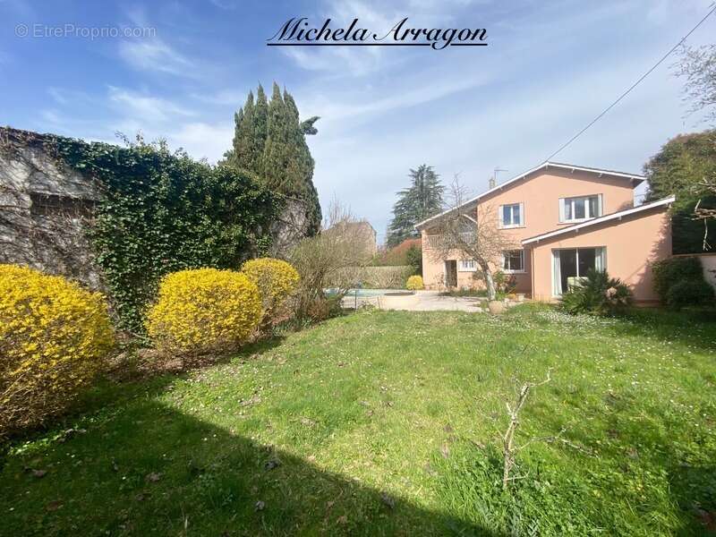 Une maison lumineuse avec piscine et jardin, à vivre pleinement au cœur de Villeneuve-sur-Lot - photo 15