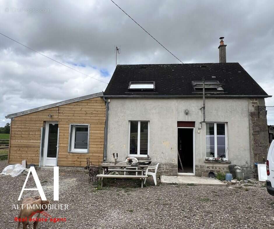 Maison à LA LANDE-DE-LOUGE