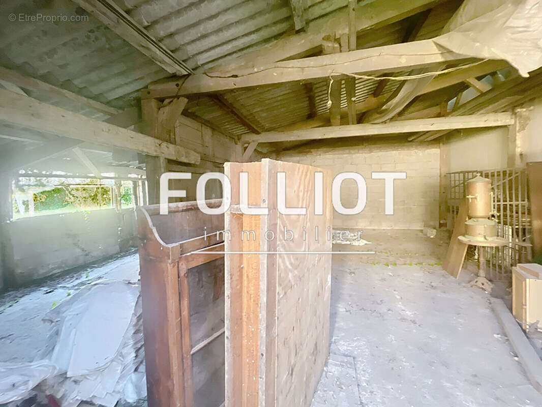 ACHAT/VENTE OUISTREHAM - Terrain constructible de 467 m² avec garages et hanger - photo 9