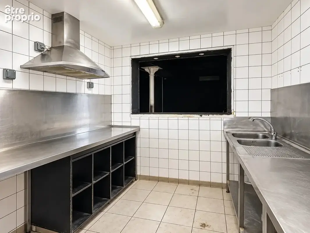 Ancienne discothèque à réinventer – Grande salle de 255 m², appartement et jardin à Varennes-sur-Allier - photo 4