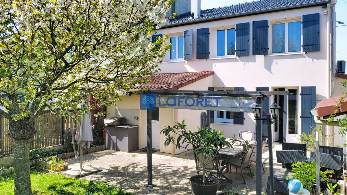 Maison à SAVIGNY-SUR-ORGE