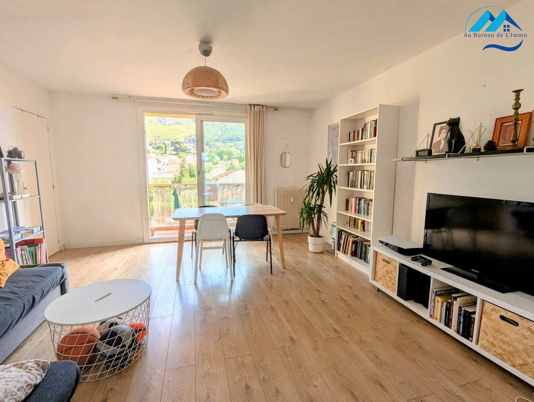 Appartement à MARSEILLE-11E