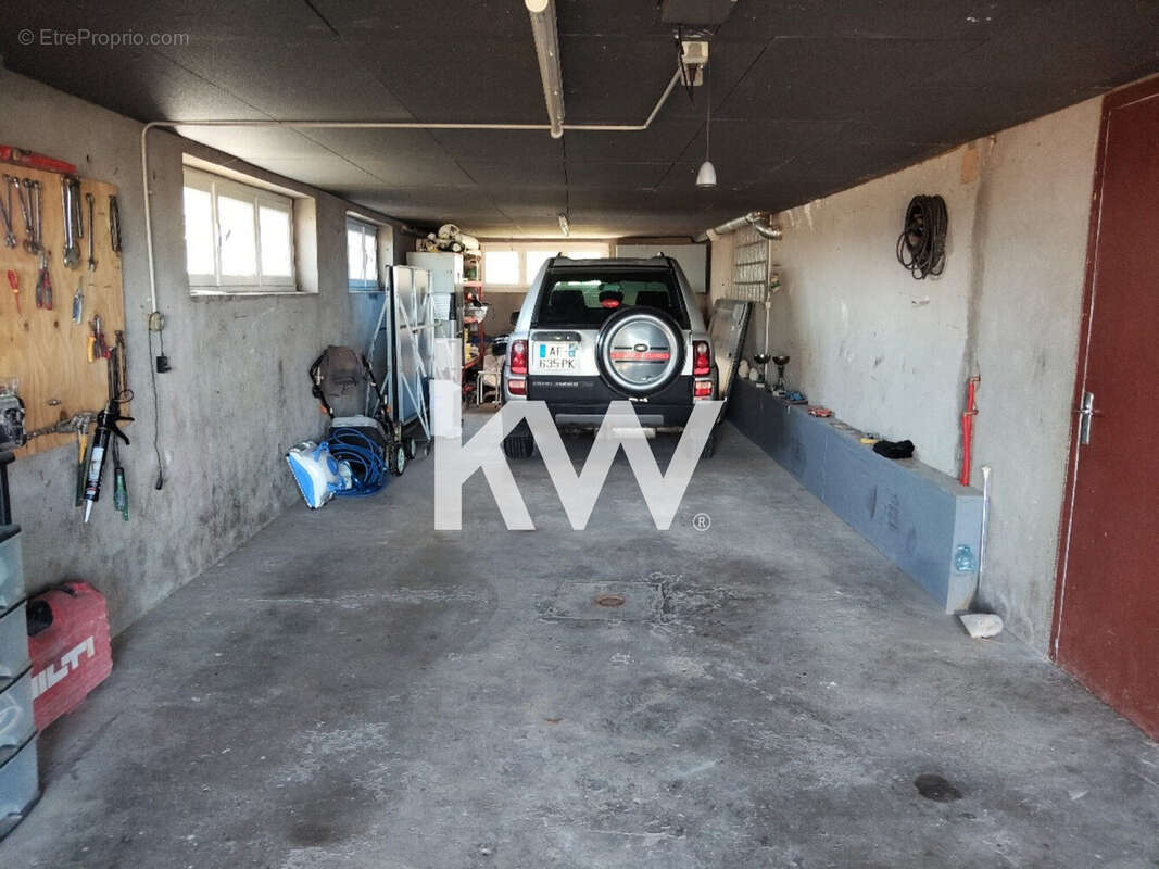 Maison à LE CHAMBON-FEUGEROLLES