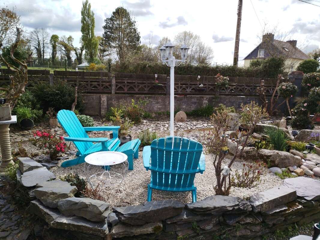 EXCLUSIVITE -PLEVIN- Maison convivial 176 m2 - Grand jardin arboré/paysager - dépendances proche de CARHAIX - photo 12