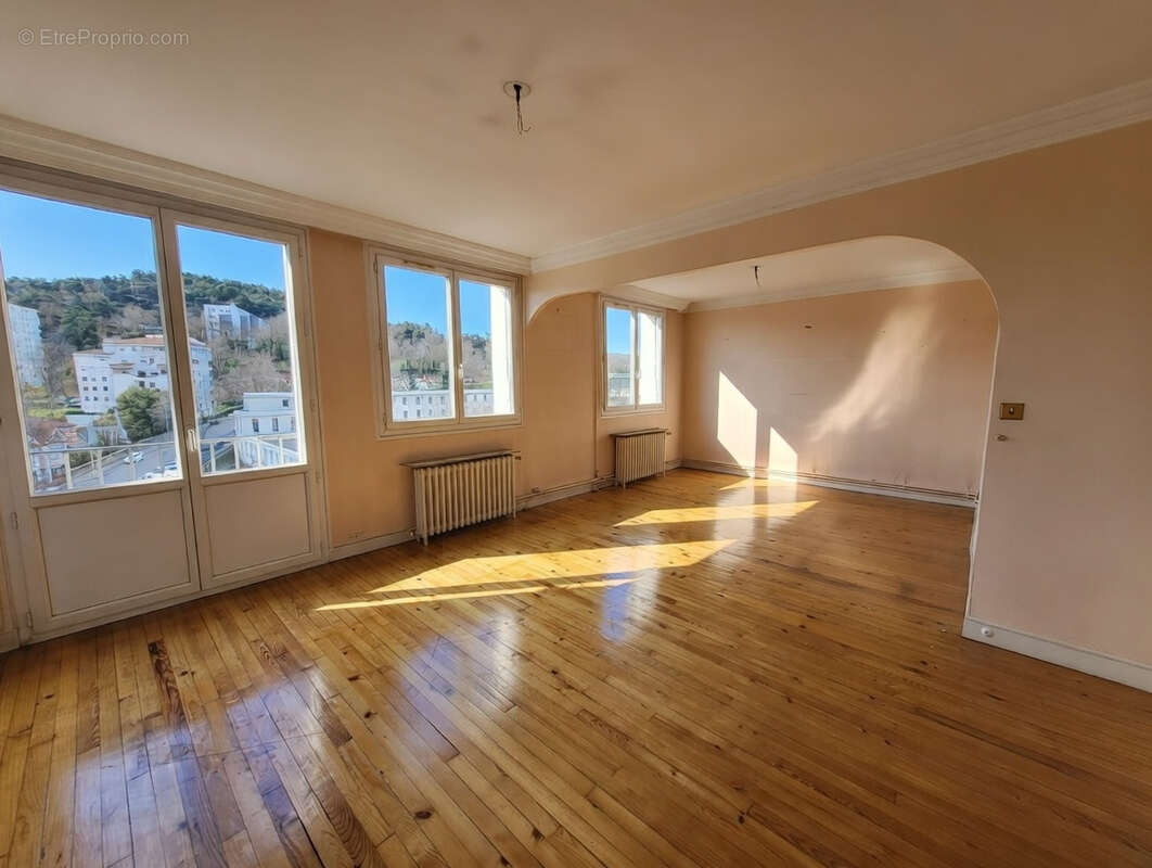 Appartement à SAINT-ETIENNE