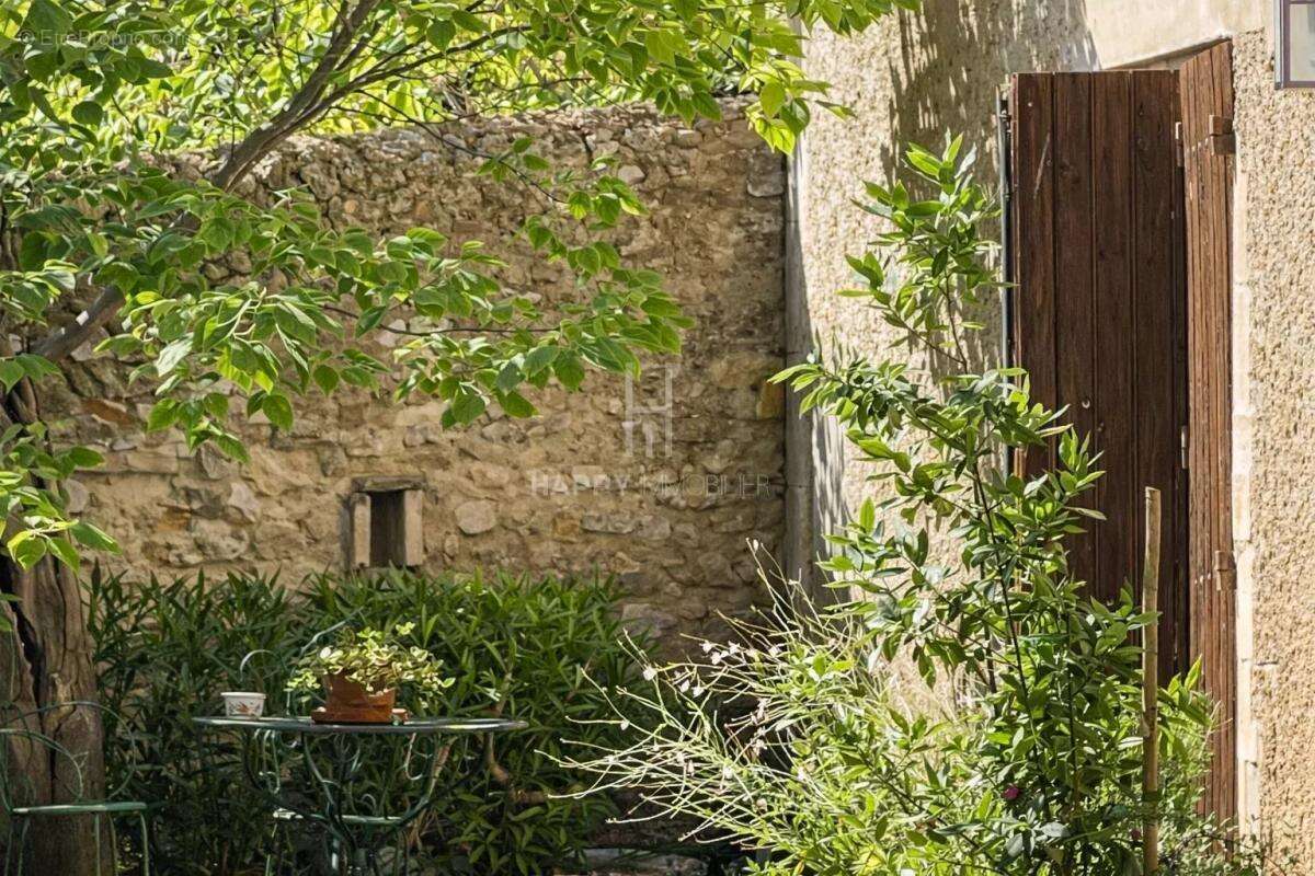 Maison à MOURIES