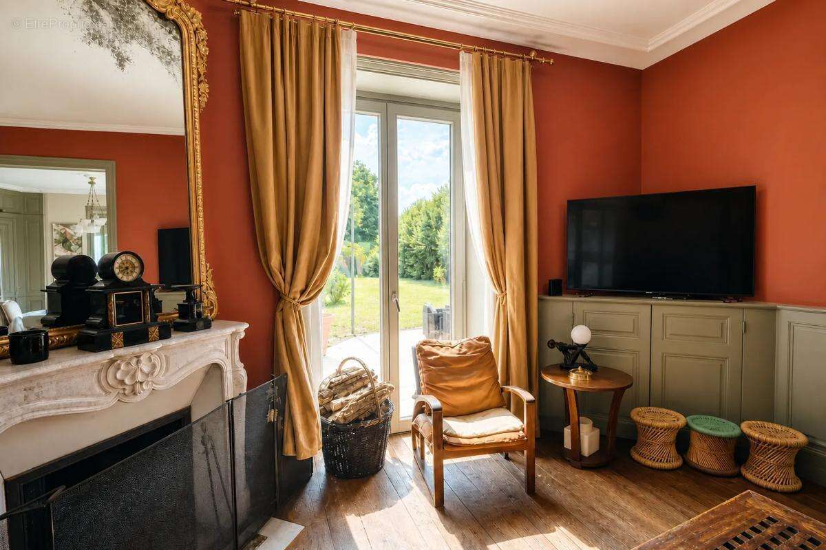 Maison de 7 pièces de 222 m² à Flavignac - photo 4