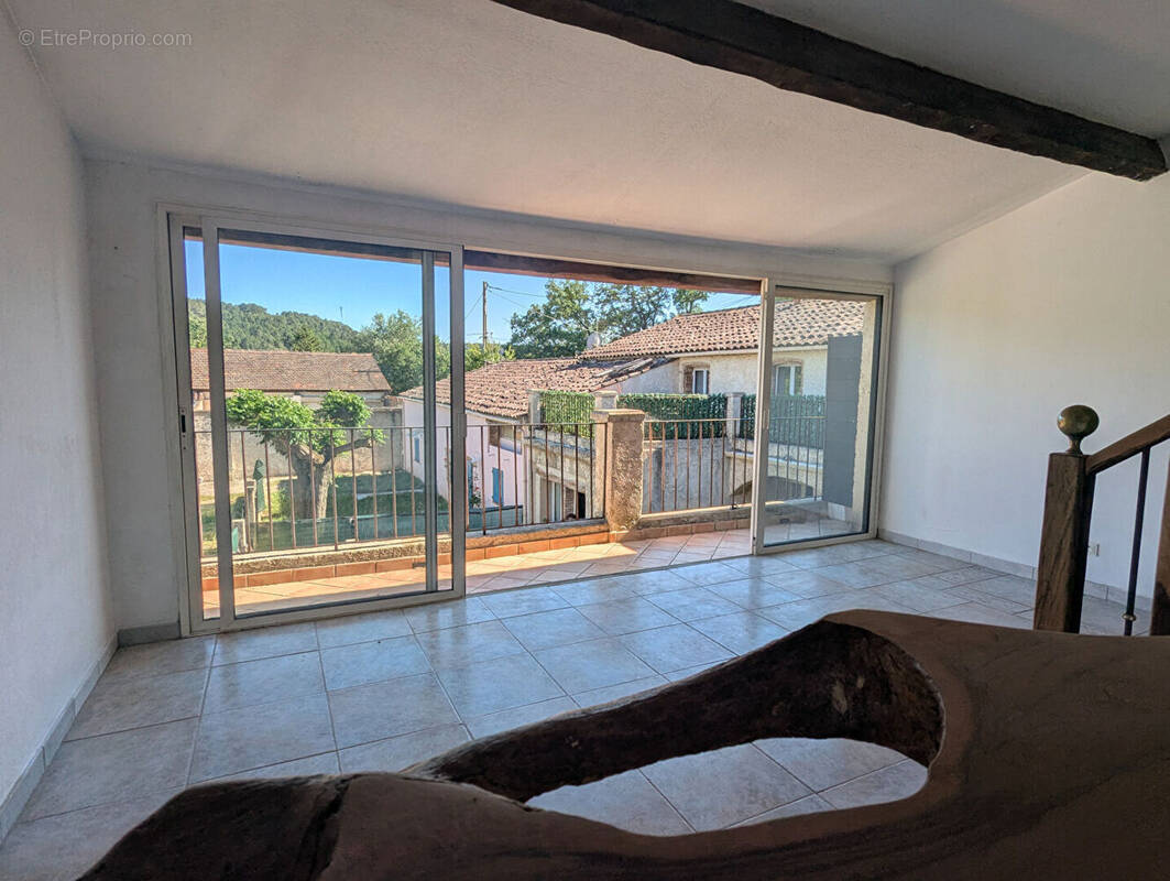Appartement à SALERNES