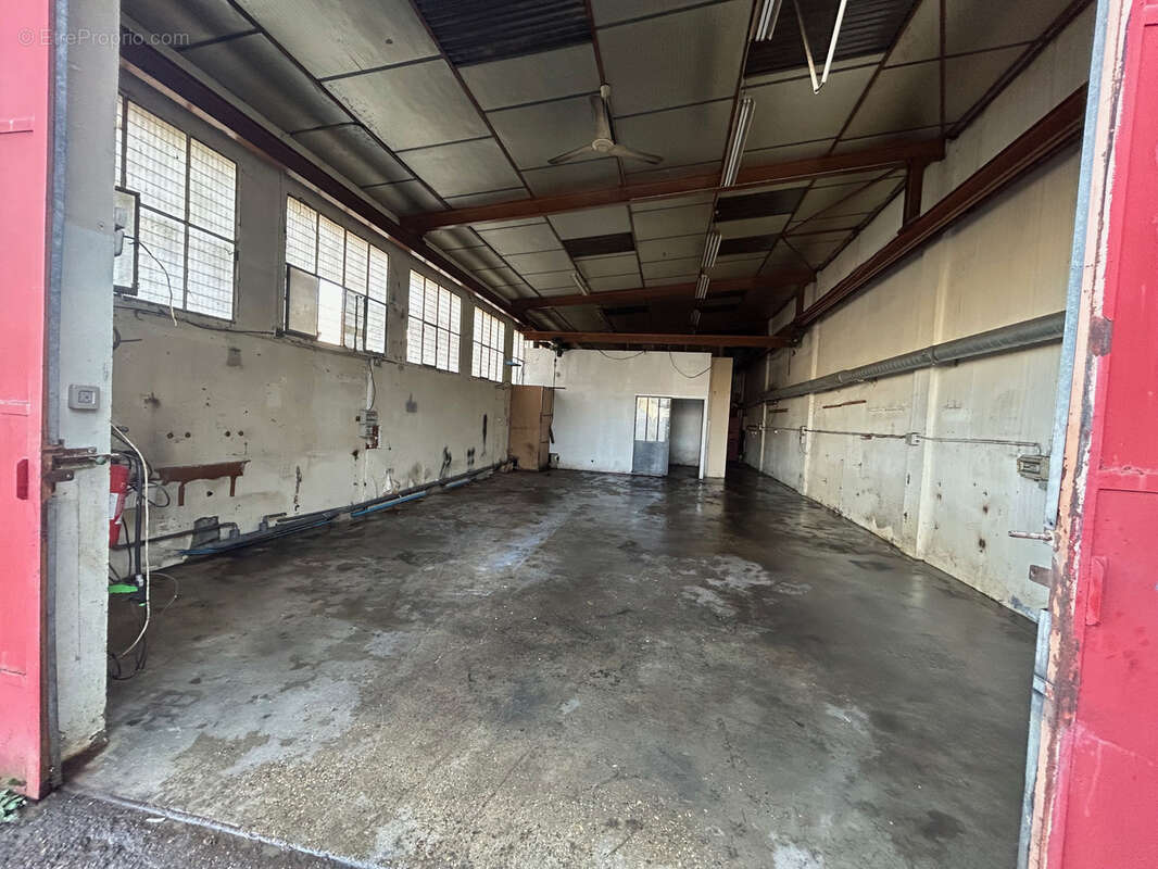 Commerce à DECINES-CHARPIEU