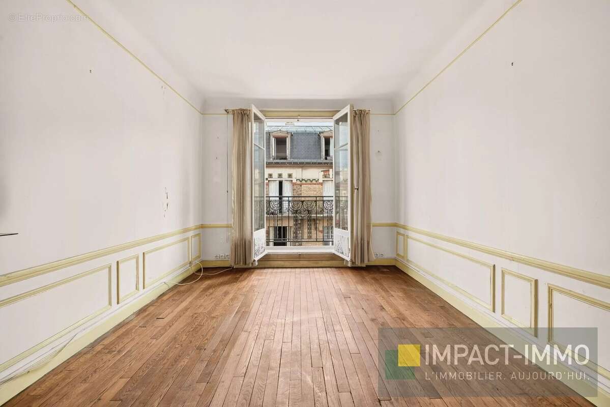 Appartement à COURBEVOIE