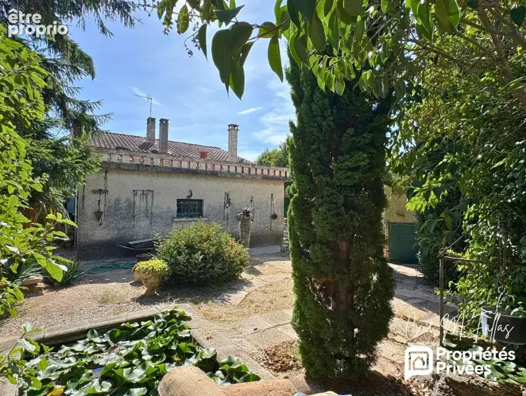 Maison plain pied, garage, jardin arboré, centre village - photo 6