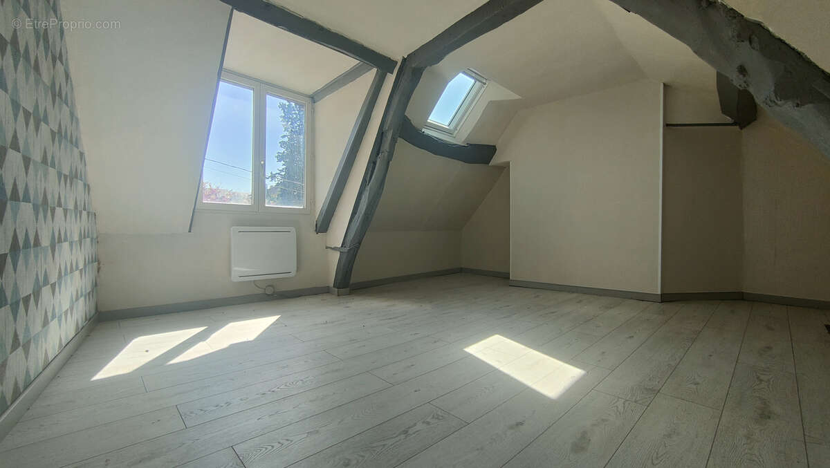 Plein centre ville, tres belle maison ancienne renovee avec trois chambres proche toutes commodites - photo 7