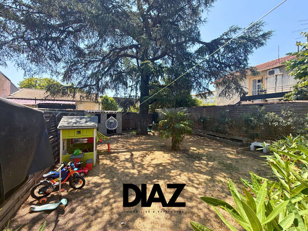 Immeuble de rapport ou maison familiale après réunification - photo 4