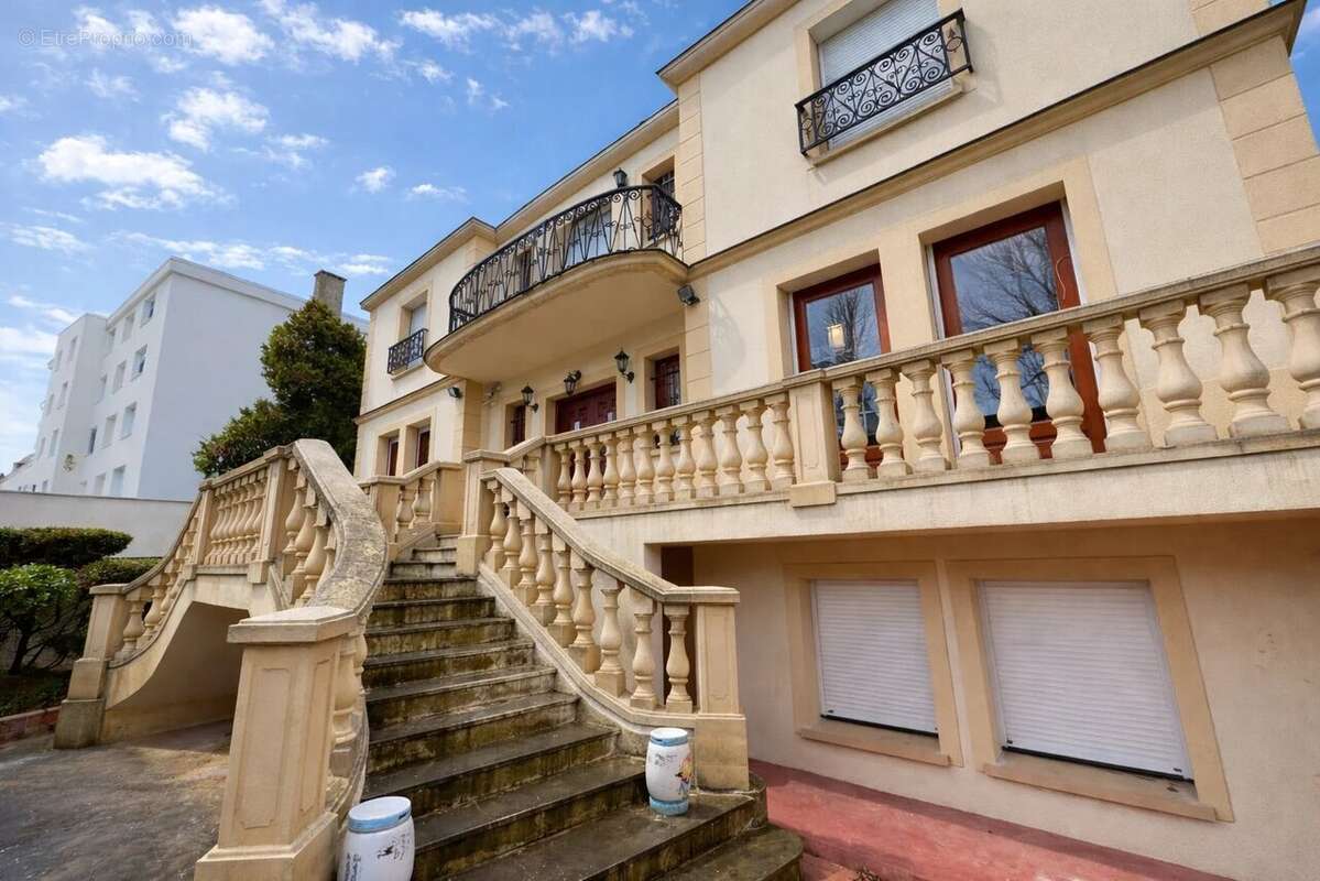 Maison à SAINT-MAUR-DES-FOSSES