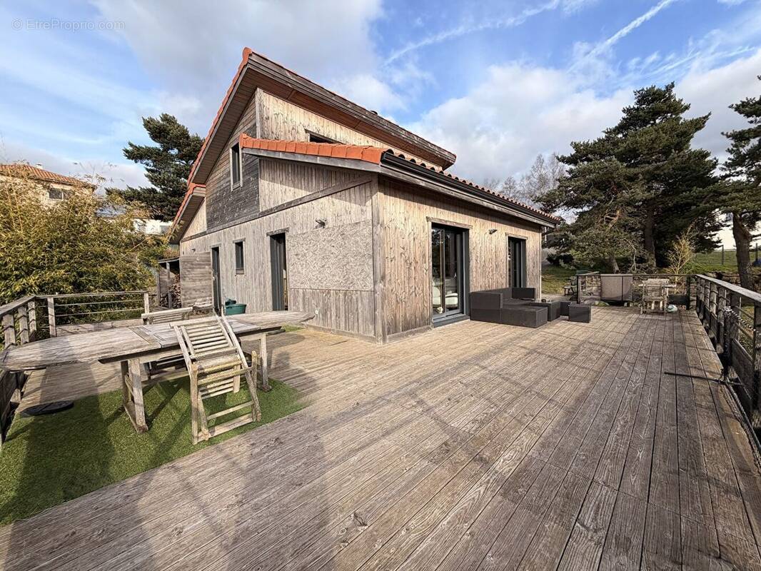 Maison à RUYNES-EN-MARGERIDE