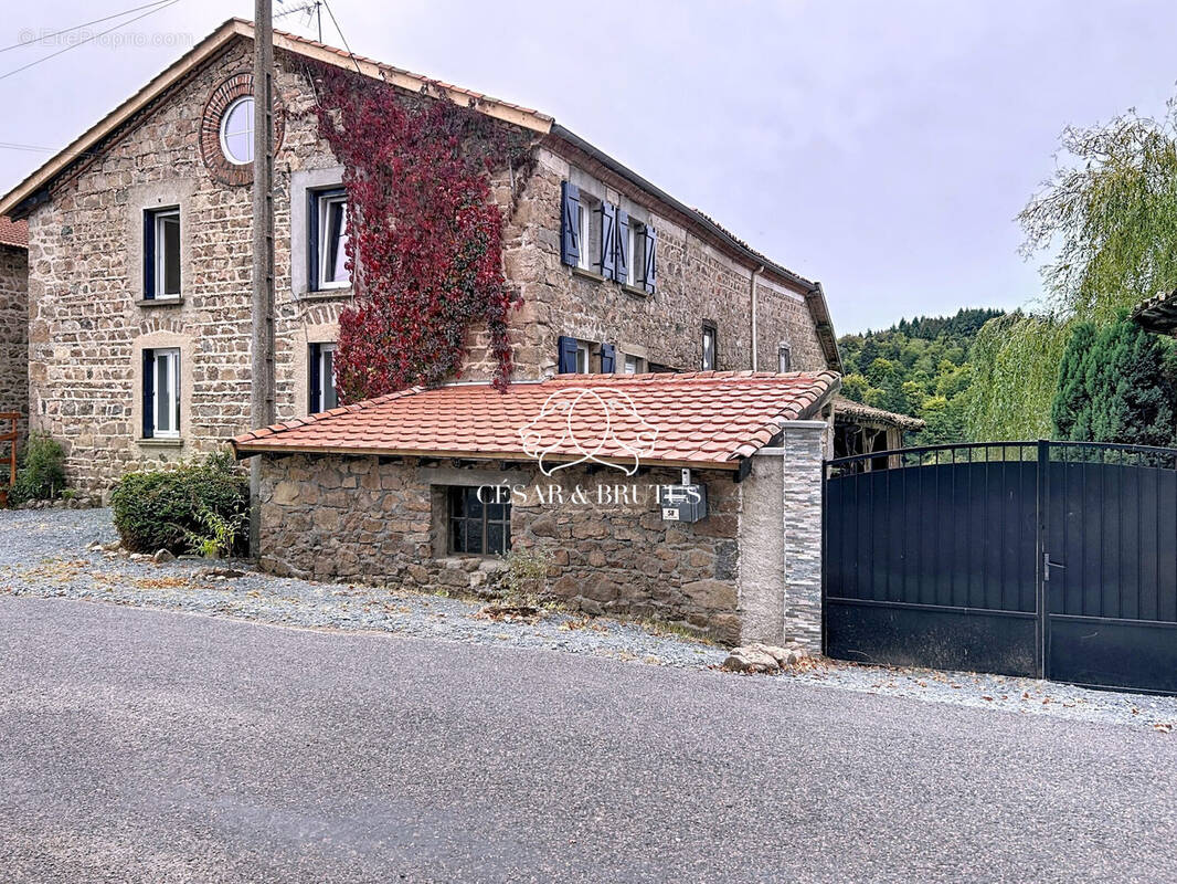 Maison à SAINT-JUST-EN-CHEVALET