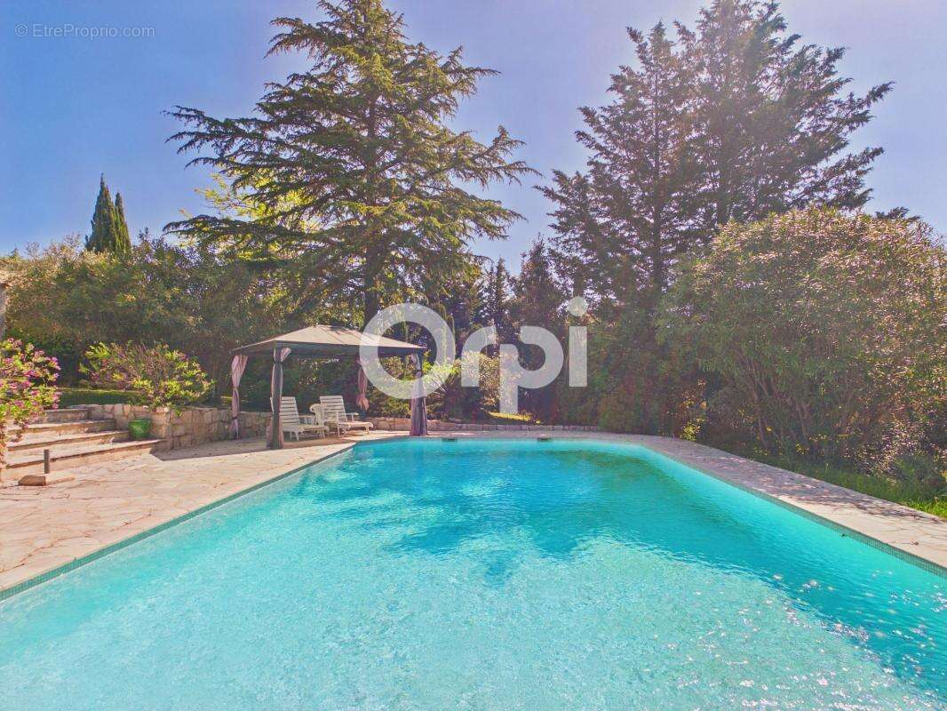 Villa de charme à vendre – Au coeur de la verdure avec piscine - photo 2