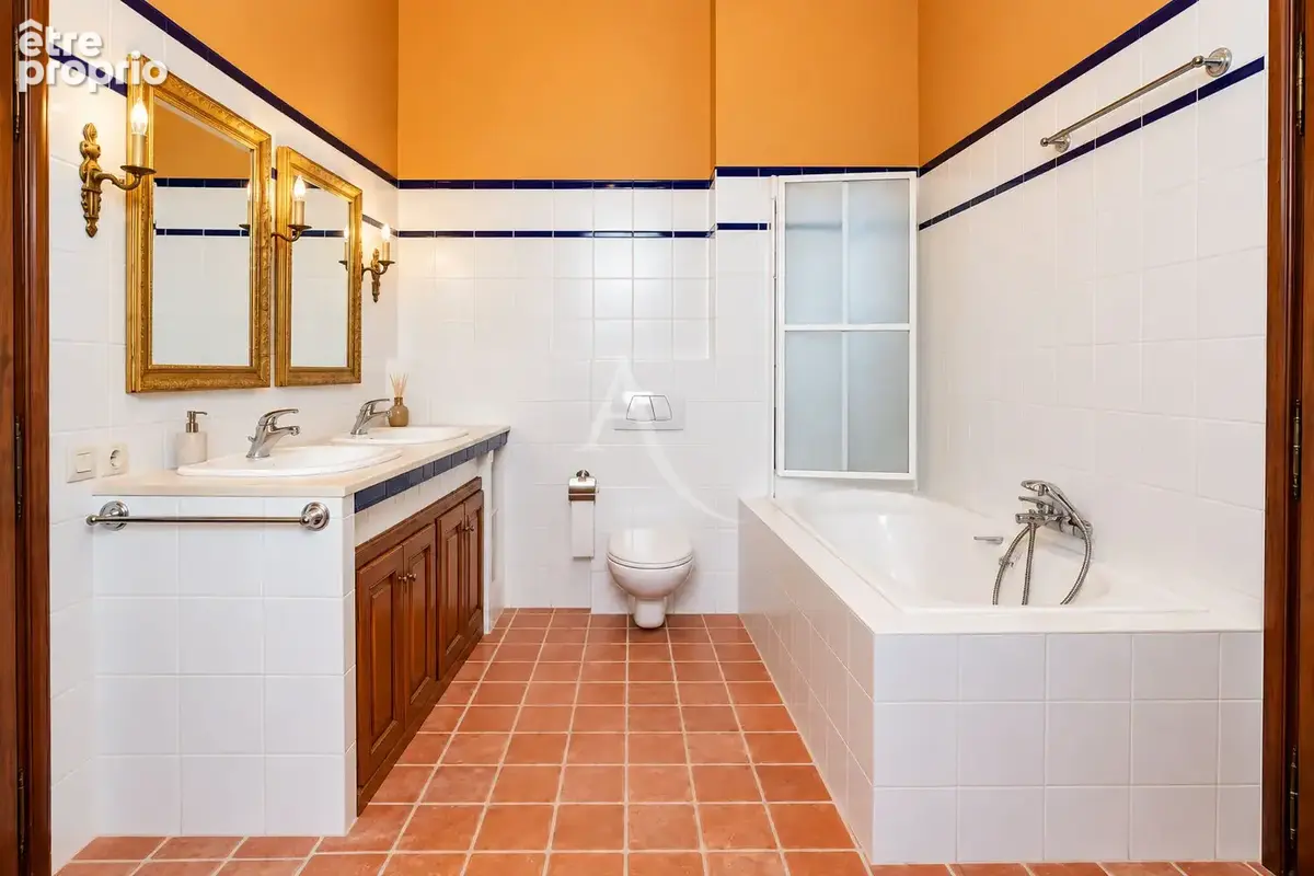 Château à Chilly - 215 m² habitables et dépendances sur 5 126 m² - photo 11