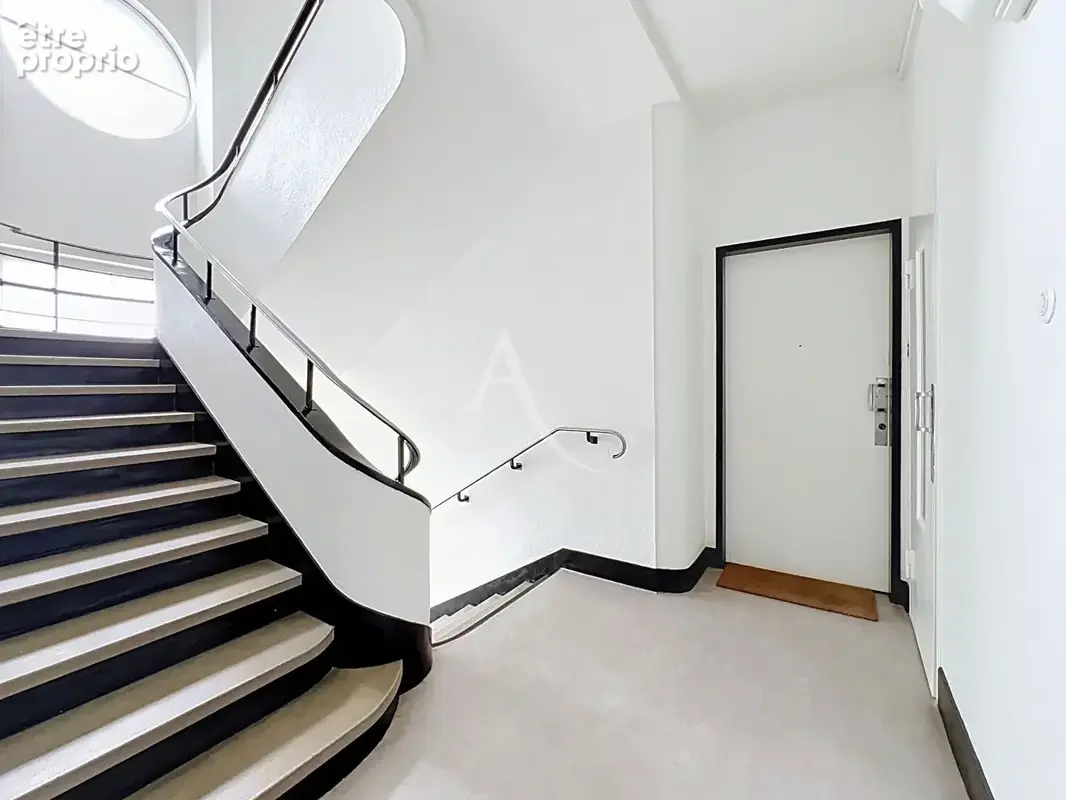 Appartement de caractère 105 m² - Double réception - Balcon - Boulevard d'Anvers - photo 17