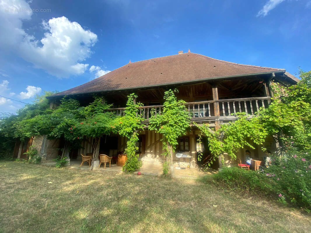 Maison à FRANGY-EN-BRESSE