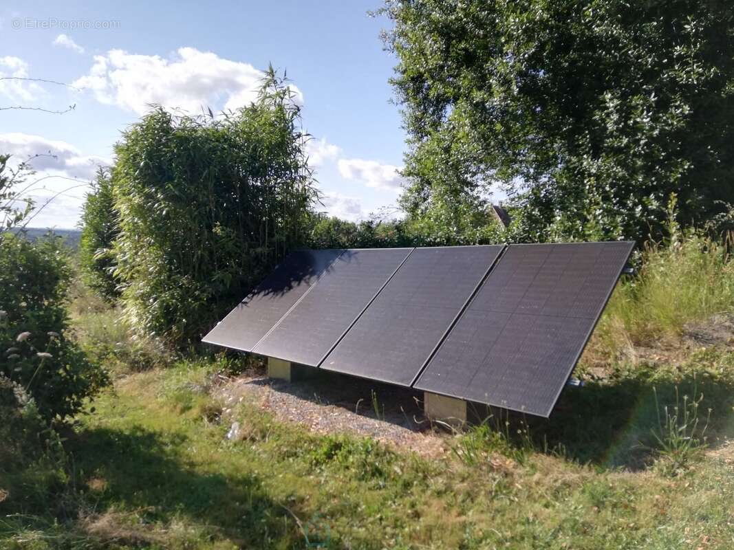 Maison à SAINT-BARTHELEMY-DE-BUSSIERE