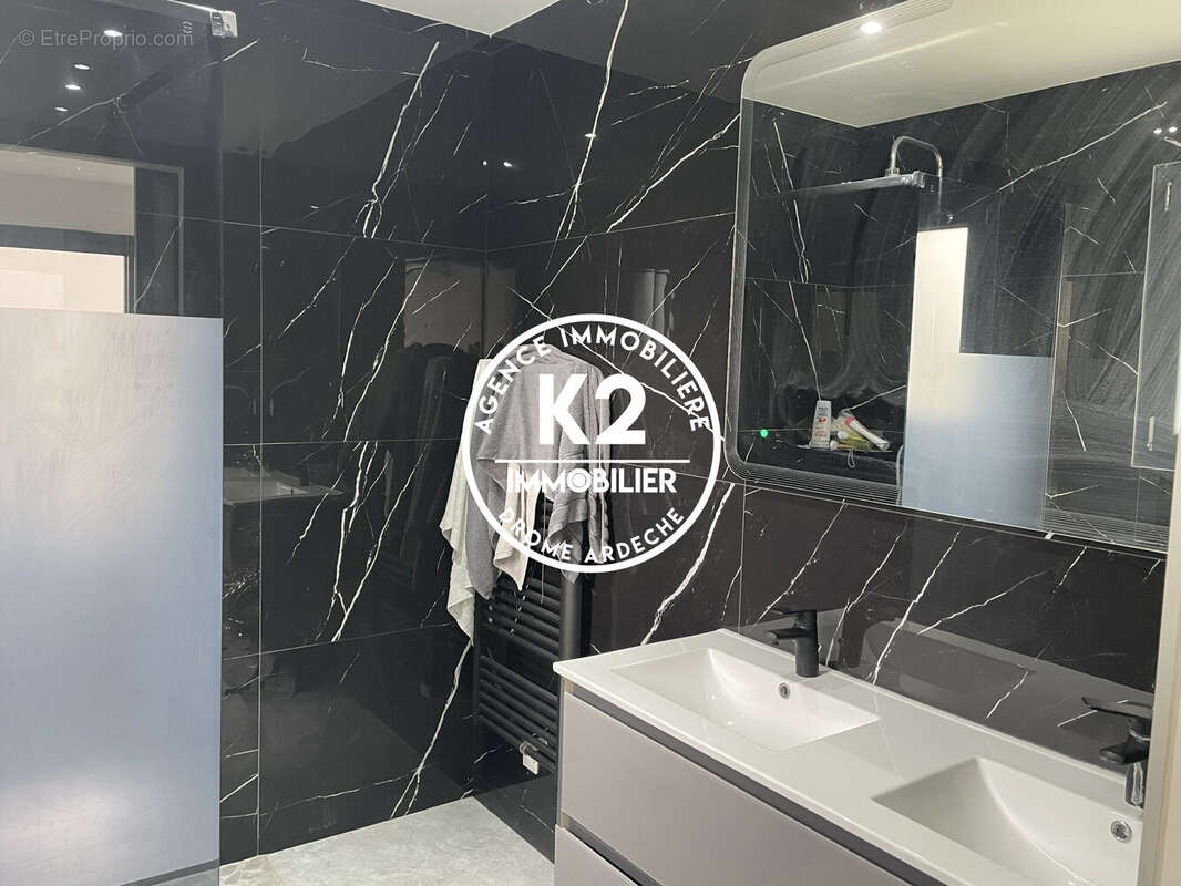 Maison à MONTELIMAR