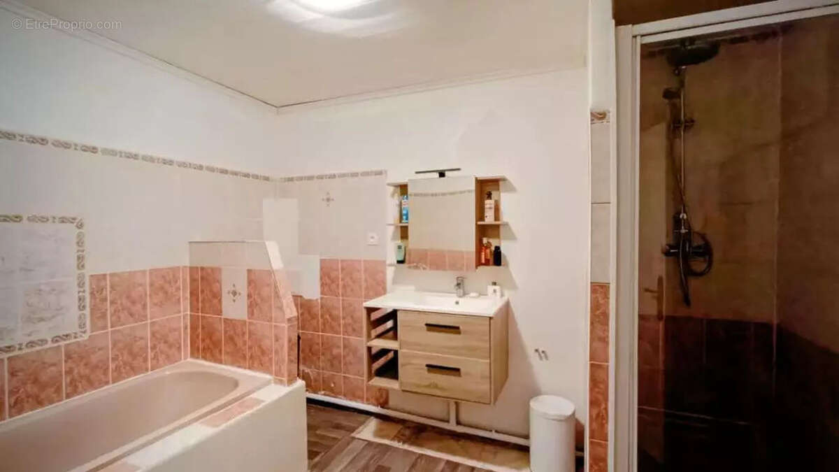 Maison à MONTREUIL-AUX-LIONS