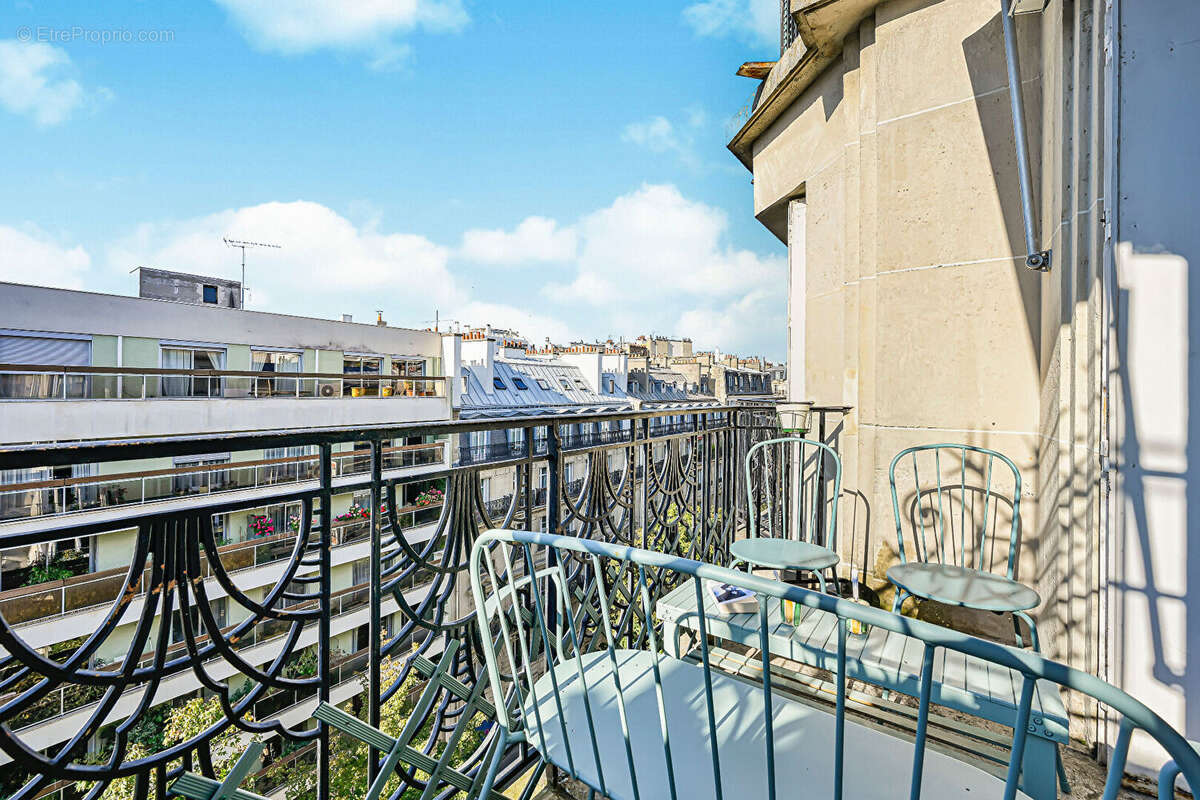 Appartement à PARIS-16E