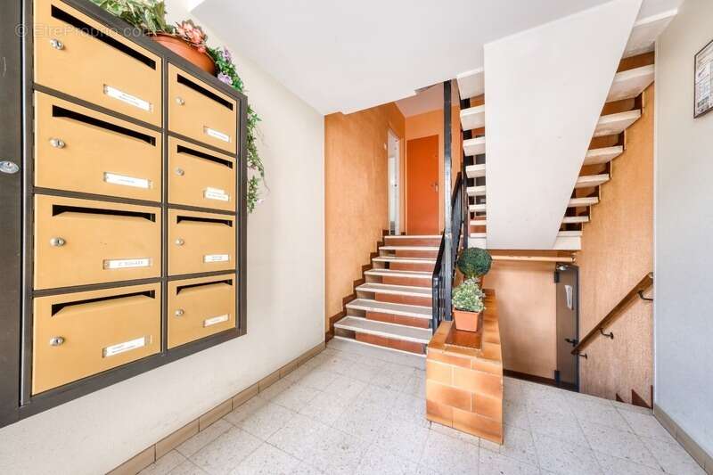 Appartement à LES CLAYES-SOUS-BOIS