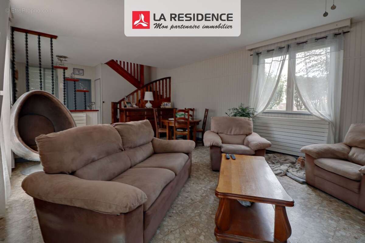 Maison à MAURECOURT