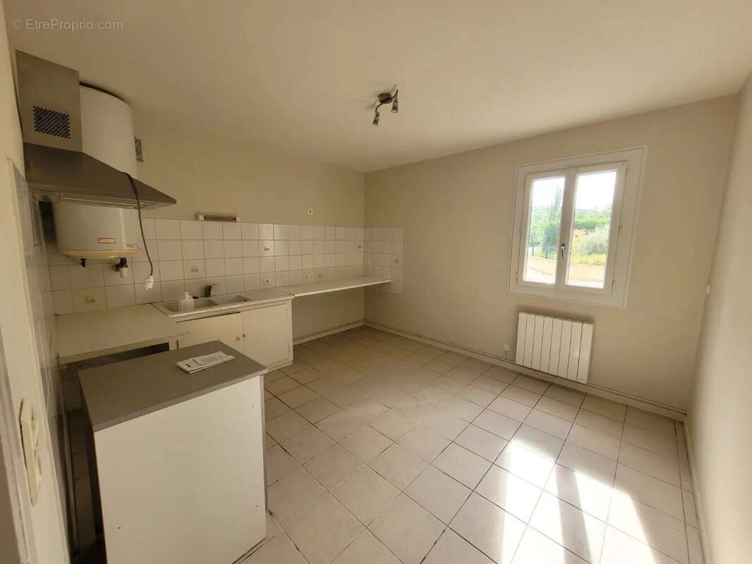 Maison de plain-pied avec terrain de près de 1500 m² - photo 4