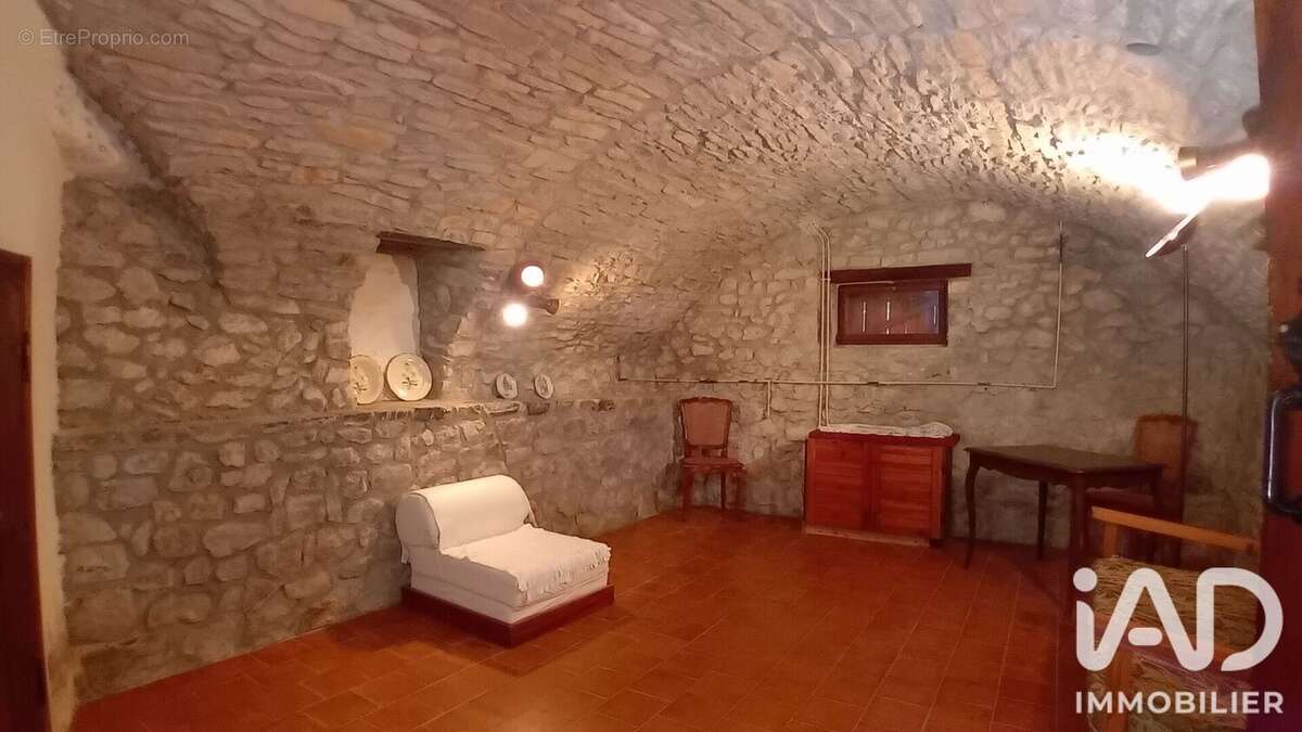 Maison 86 m² à Corconne  - photo 5