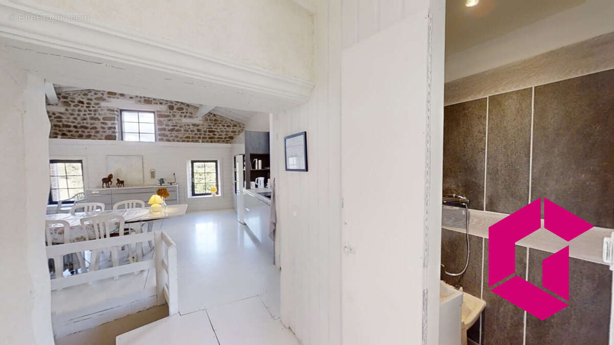 Maison à TOURS-SUR-MEYMONT